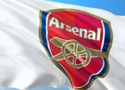 夺冠引发热议！莱万多夫斯基在阿森纳比赛中刷新纪录热度持续攀升